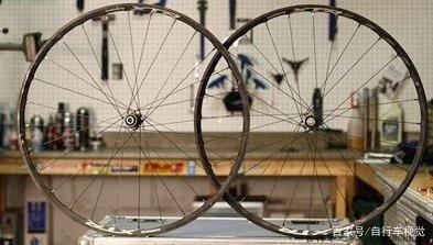 自行车“纯手工”编织和“纯机器”编织的轮组,区别到底有多大?